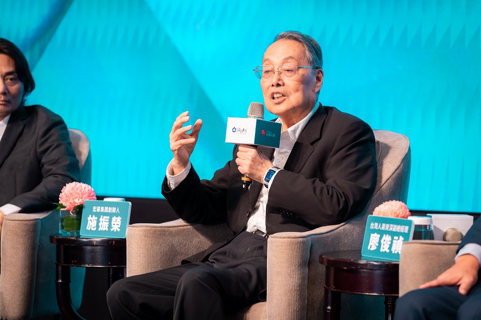 宏碁集團施振榮創辦人表示，臺灣須了解高齡生活的真正需求，才能打造關鍵的核心能力，發展銀髮產業的護國群山。／台灣人壽提供